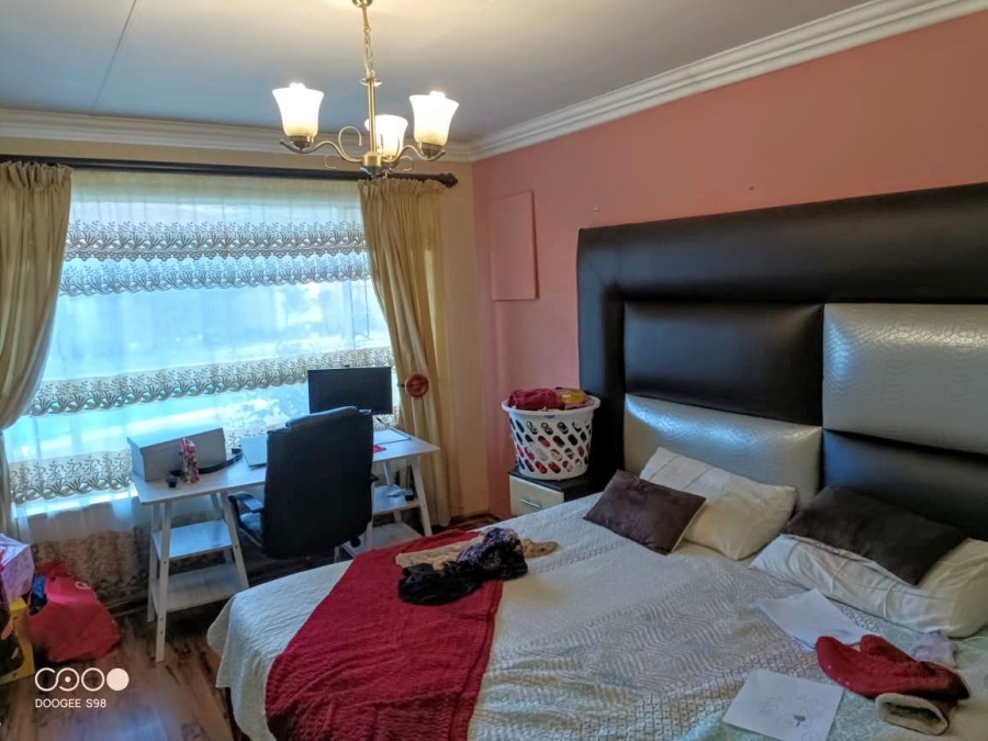 4 Bedroom Property for Sale in Langenhovenpark Free State